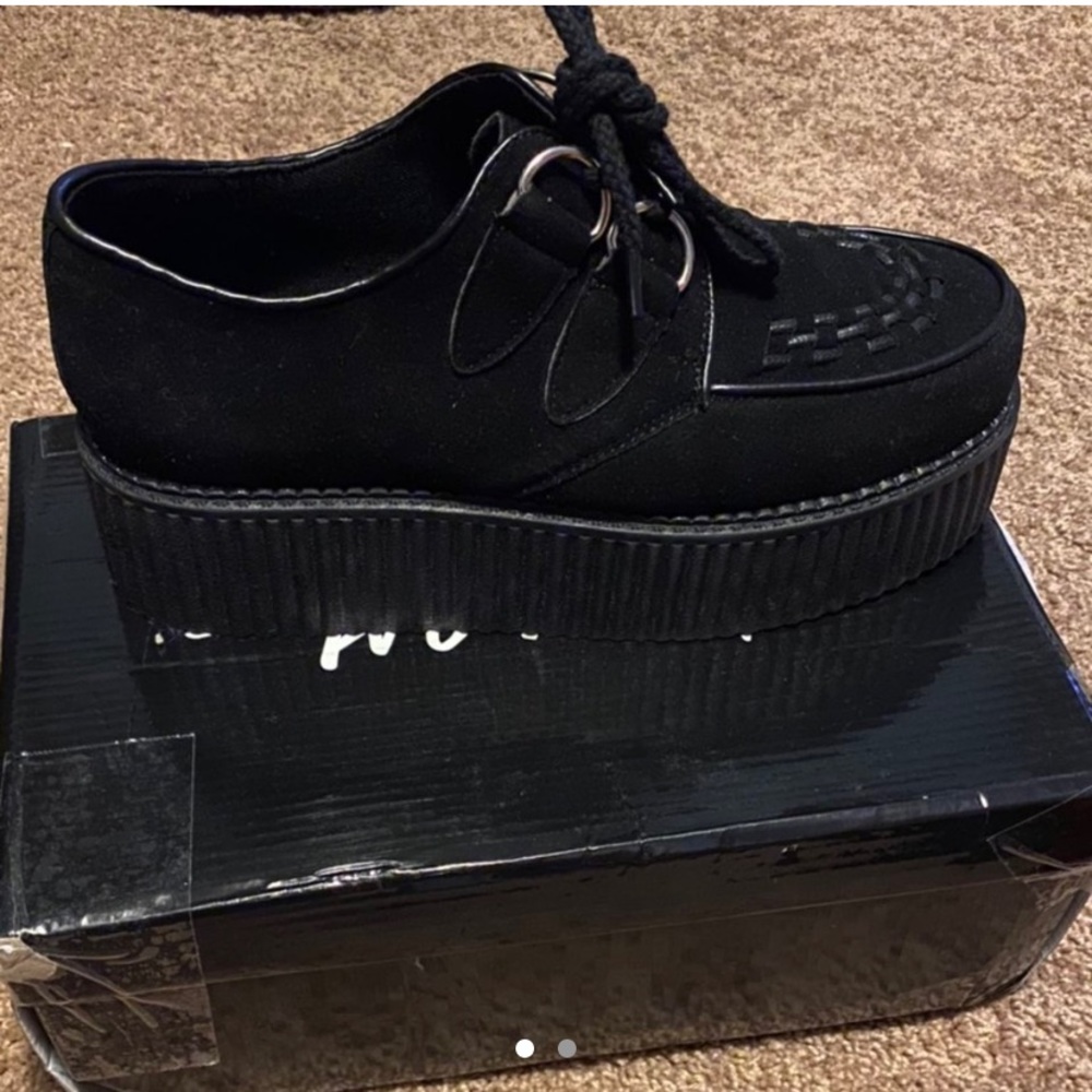 BLACK CREEPERS
